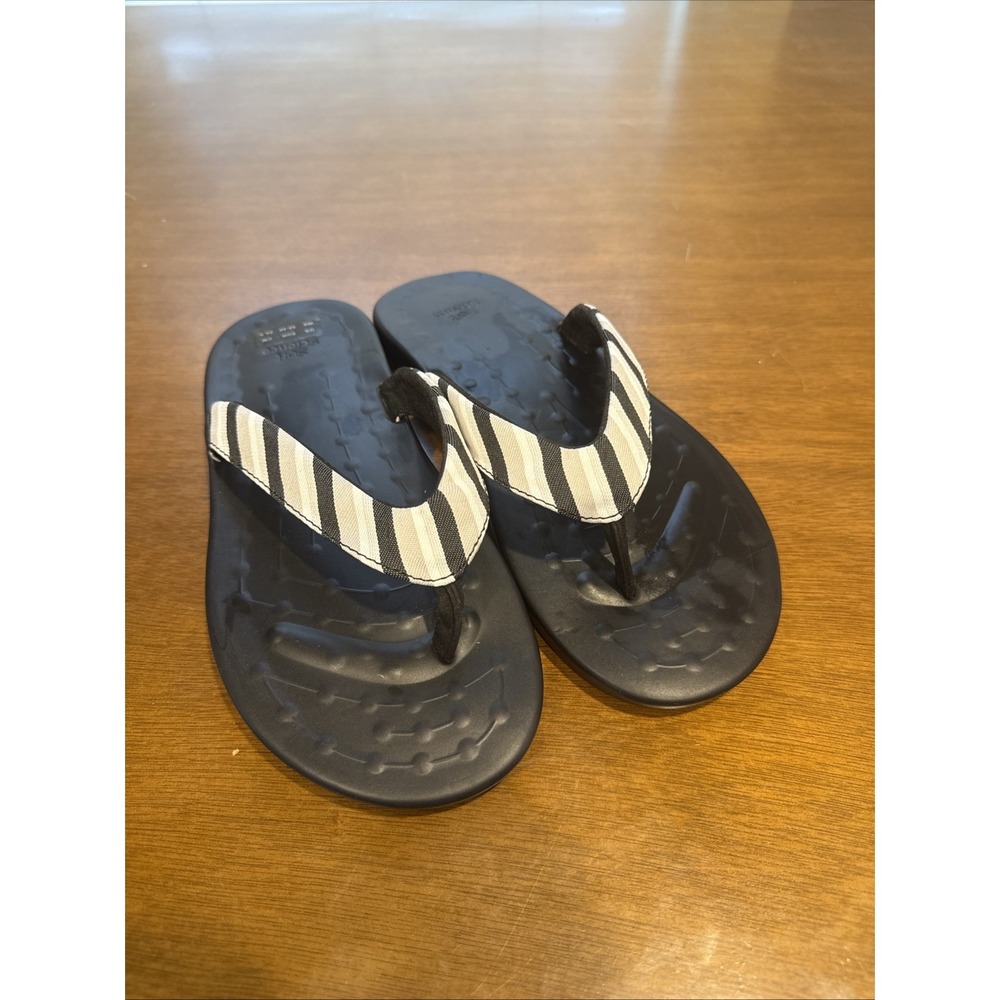 Softscience Women's Sandal/ Flip flops Waterfall Stripe in Black Women 10 Canvas